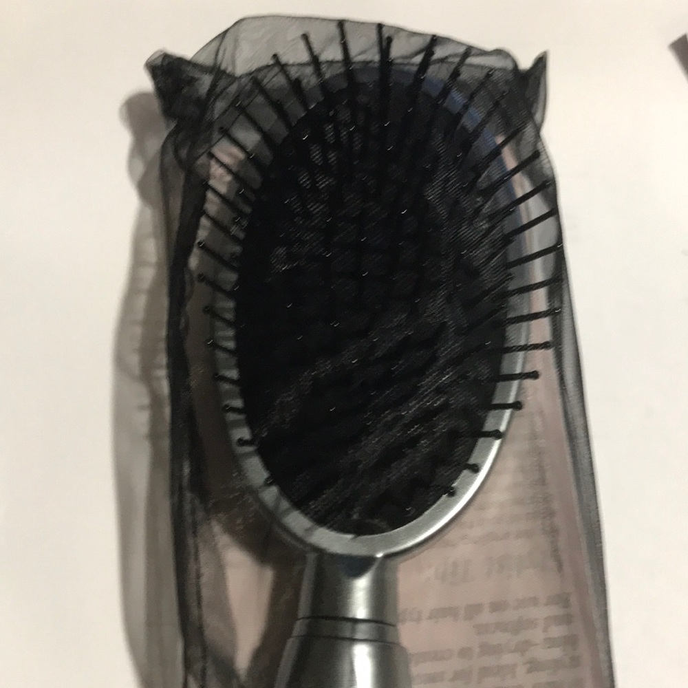 Luxe oval detangling brush